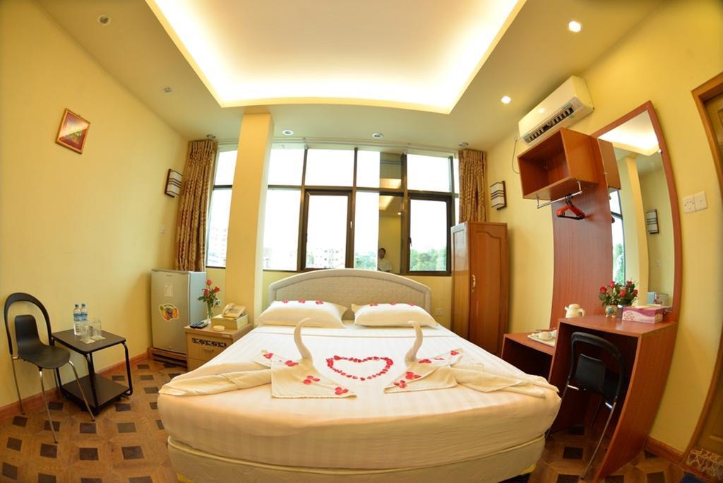 New Golden Forward Hotel Yangon Exterior photo