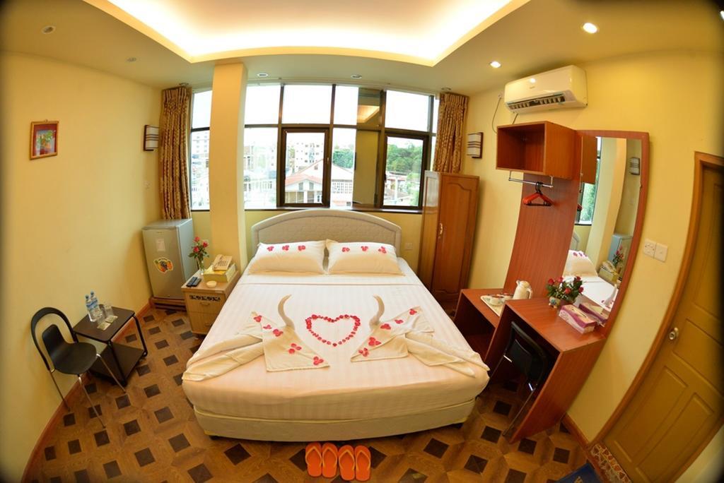 New Golden Forward Hotel Yangon Exterior photo