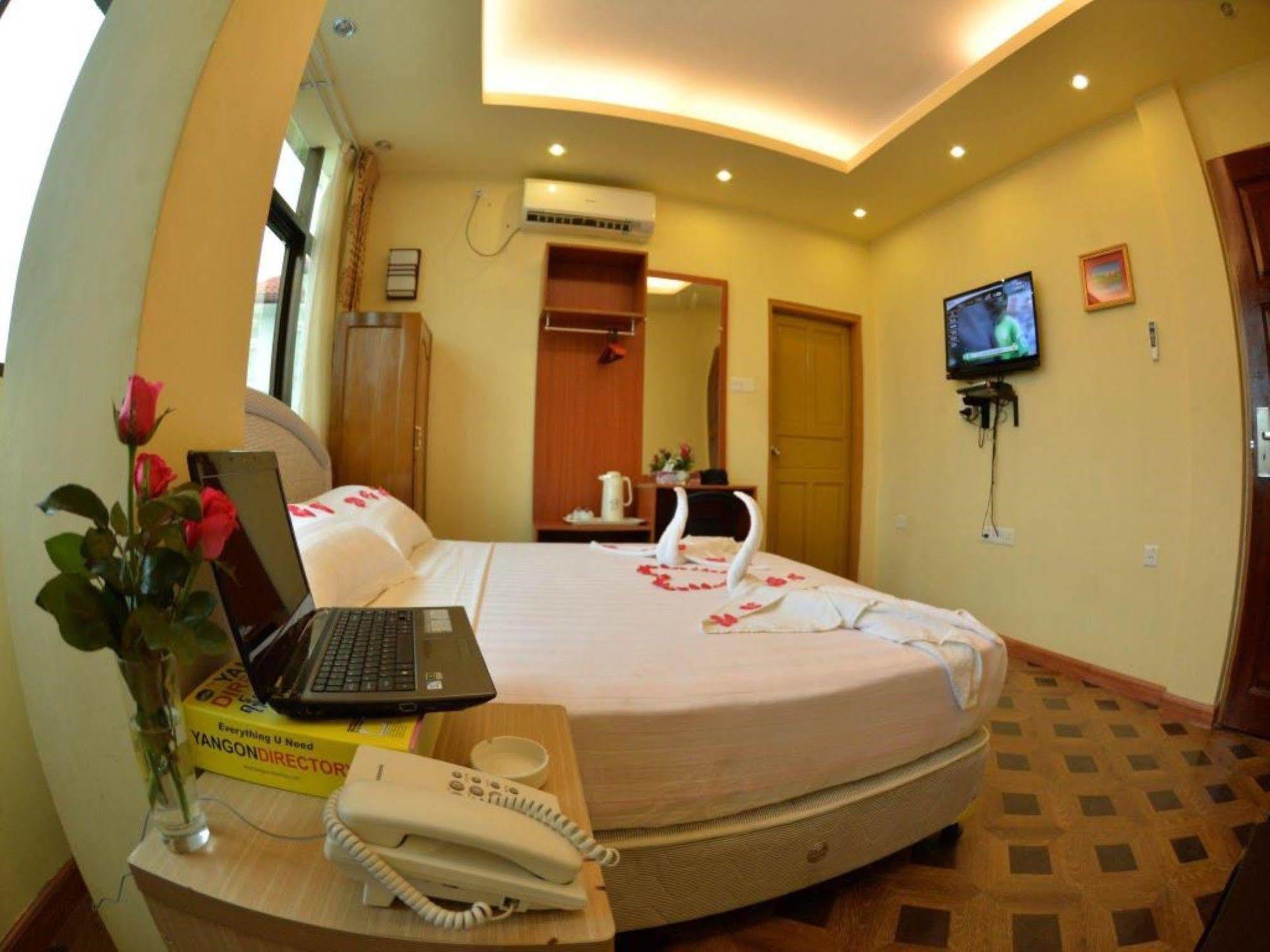 New Golden Forward Hotel Yangon Exterior photo