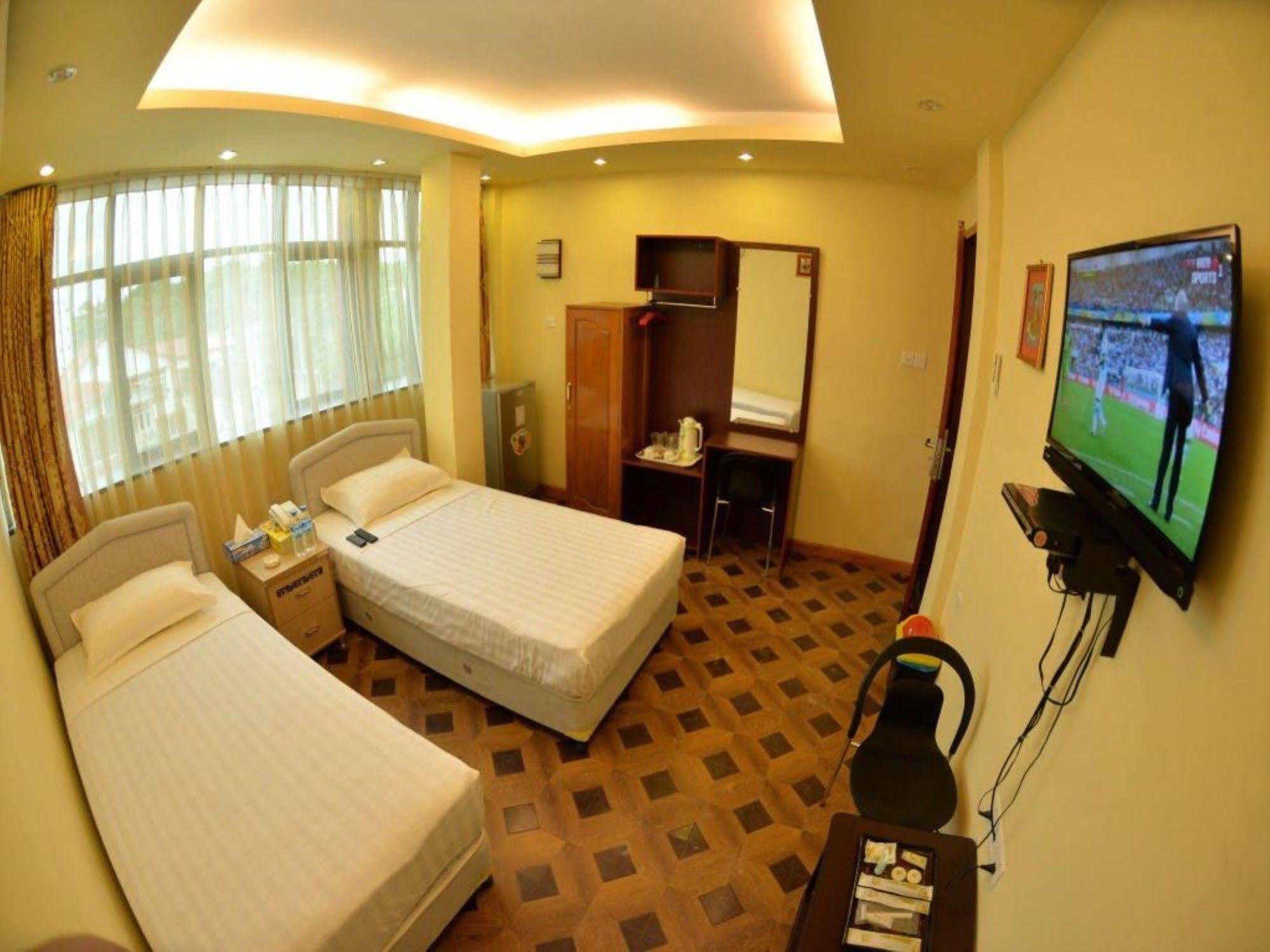 New Golden Forward Hotel Yangon Exterior photo